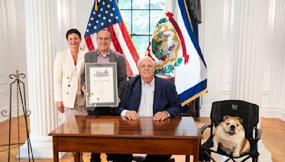 Gov. Jim Justice presents Chef Paul Smith with Distinguished West Virginian Award - WV MetroNews