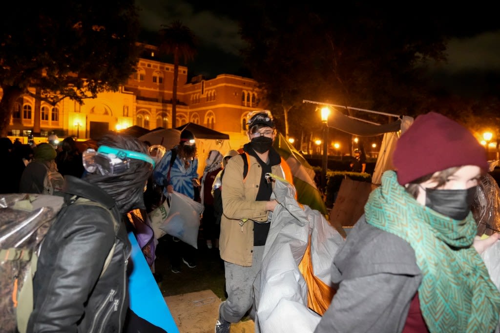 USC encampment cleared in pre-dawn push by LAPD, campus police