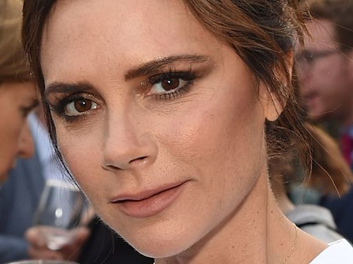 Victoria Beckham returns to being bronzed and we are obsessed