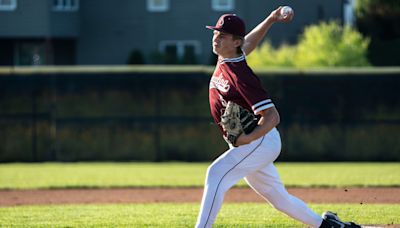 Trever Baumler pitches shutout to send Dowling Catholic to state baseball tournament