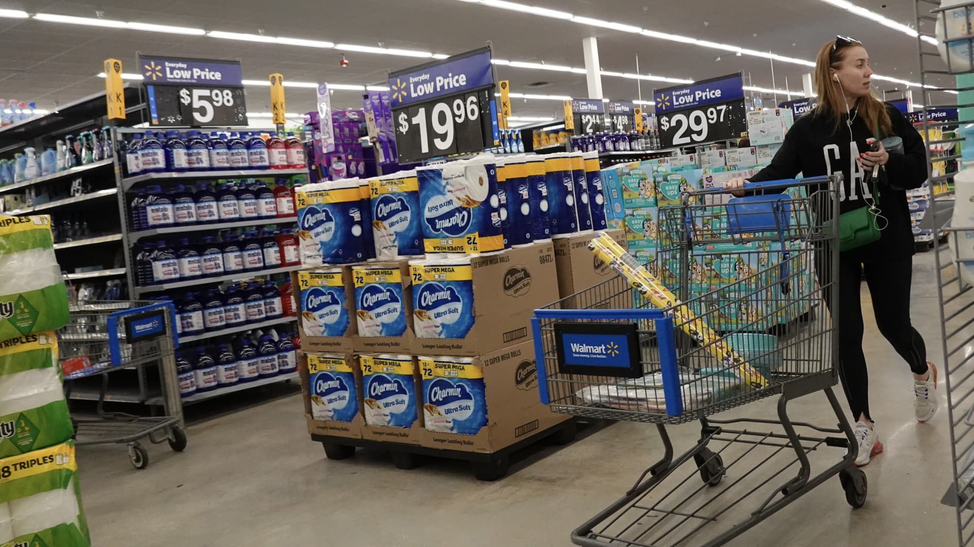 Jim Cramer says own Walmart before earnings and ranks his favorite airline stocks