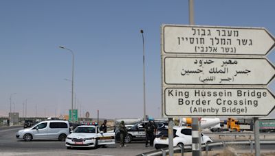 Why has Israel closed the West Bank’s crossing with Jordan?