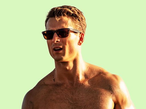Glen Powell said he almost went broke waiting for 'Top Gun: Maverick' to debut because Tom Cruise didn't want it on a streamer. Then it made $1.5 billion.