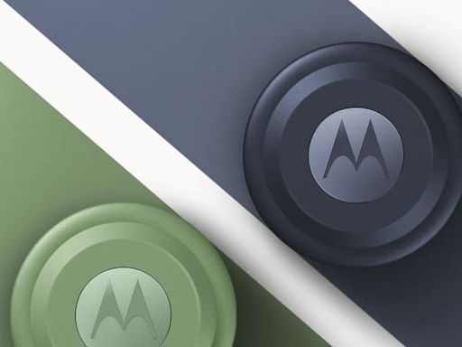 Motorola Enters Tracker Market With Moto Tag That Works On Wallets And Pets Too - News18