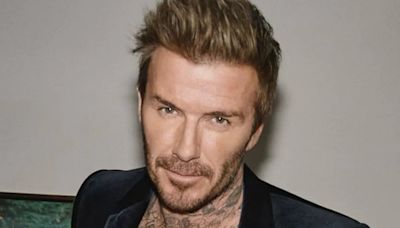 ¿Quién necesita una camisa? David Beckham usó un traje de terciopelo negro y revolucionó las redes