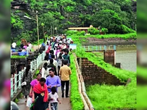 Heavy Rainfall in Bhopal with Day Temperature at 28 Degrees | Bhopal News - Times of India