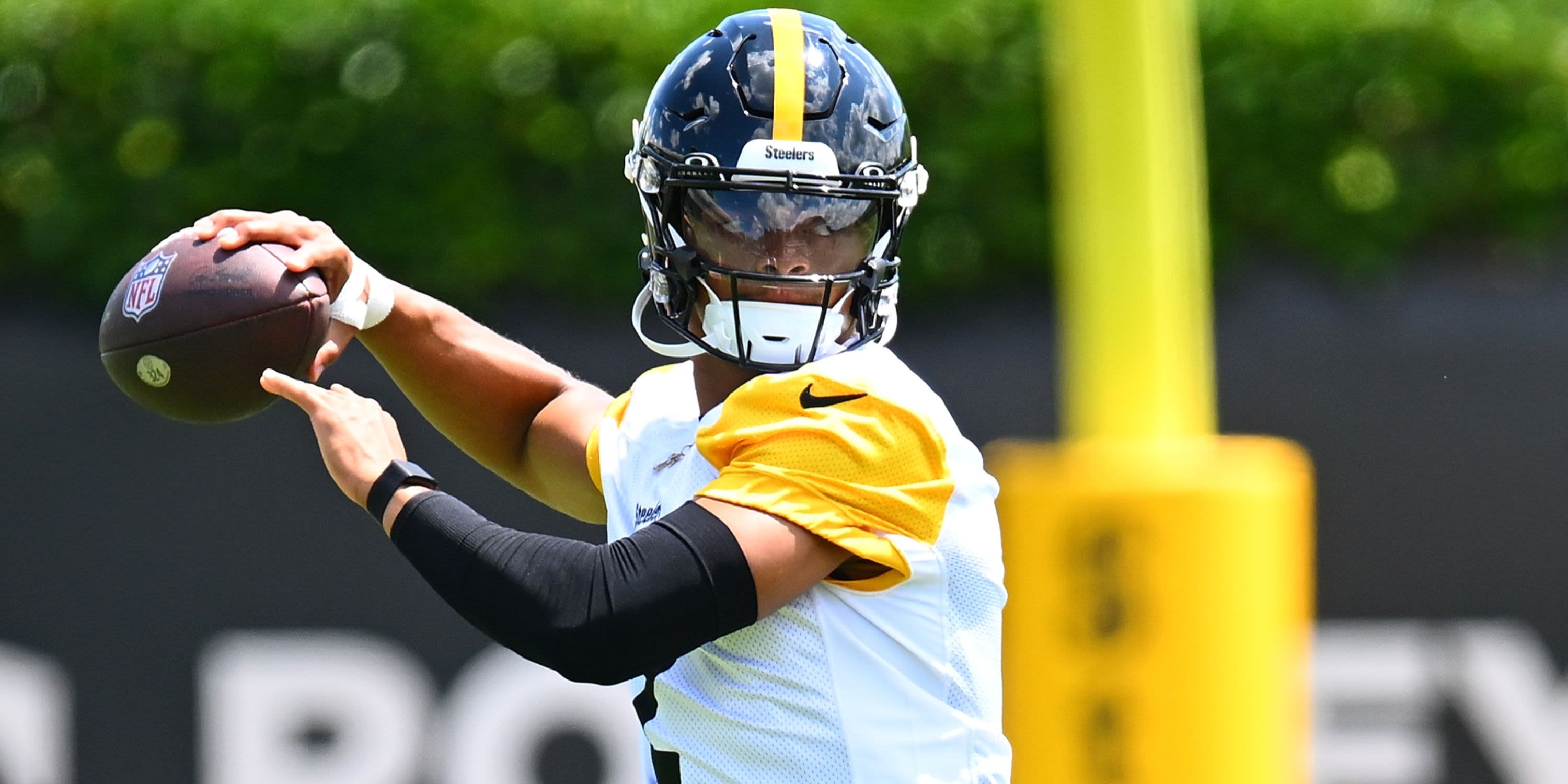 Justin Fields Will Usurp Russell Wilson's Spot in Pittsburgh By Week 10