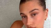 Cejas 'feather', otra tendencia en clave natural que inspira Hailey Bieber