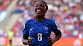 Grace Geyoro hat-trick helps France to thumping win over Italy