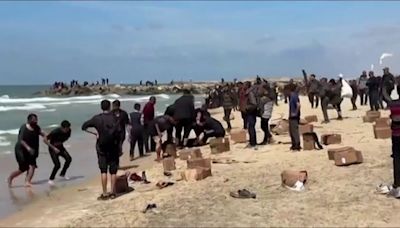 Mueren 18 personas en Gaza mientras intentaban coger la ayuda humanitaria, 12 de ellos ahogados