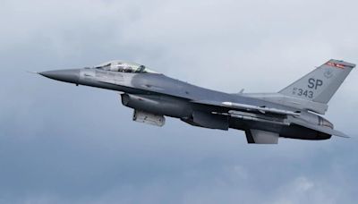 Zelenski anuncia el despliegue de aviones de combate F-16 de fabricación estadounidense