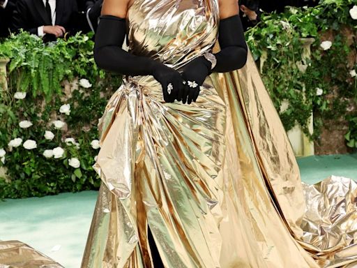 Serena Williams Glitters in Gold at the Met Gala