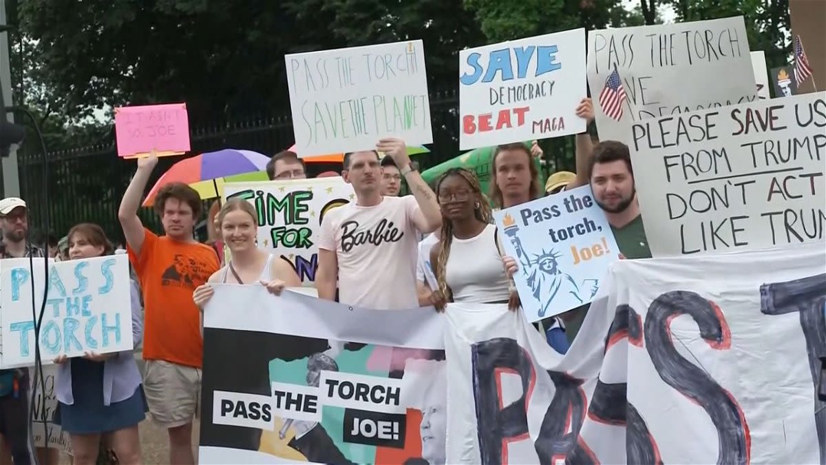 Pass the Torch Rally held outside White House - KYMA