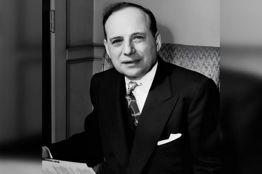 5 Investment Lessons From Benjamin Graham's Book 'The Intelligent Investor,' Which Warren Buffett Called 'By Far The Best'