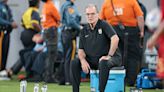 Problemas para Uruguay: la Conmebol ahora sanciona a Marcelo Bielsa - La Tercera