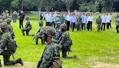 憶起成功嶺睡大通舖 賴清德勉義務役士兵做足準備應對極權護台灣