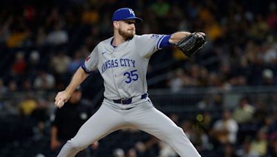 Royals put RHP Stratton (forearm) on 15-day IL