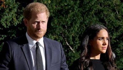 Meghan Markle afasta mulher que tenta tirar foto com o príncipe Harry