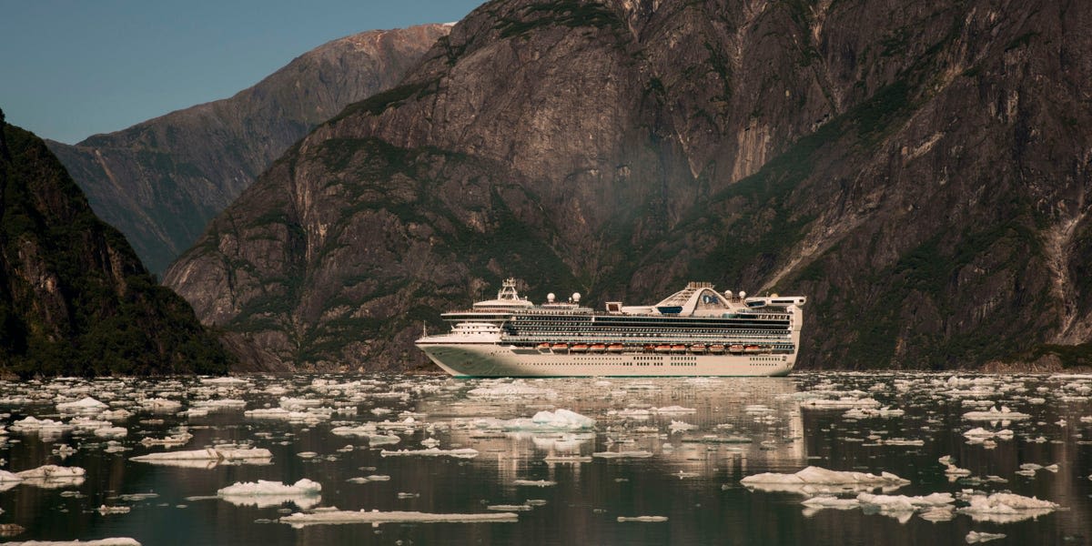 Video shows moment Carnival Cruise ship collides with floating ice in mini 'Titanic-moment'