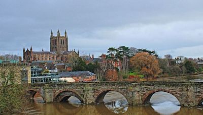 'Peaceful' little UK city named best for relaxing walks with beautiful gardens