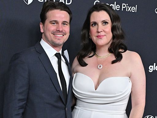 Melanie Lynskey Talks Husband Jason Ritter's 'Confusing' Proposal, Says She Didn't Know She Was Engaged