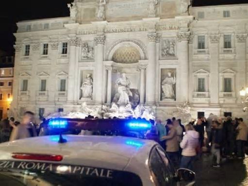 Borseggi e scippi, l'Italia (e Roma) nella lista nera degli inglesi: Fontana di Trevi il posto più pericoloso. La classifica completa