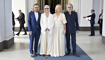 ABBA feiern Ritterschlag für Popkarriere, die mit Sieg bei Eurovision begann