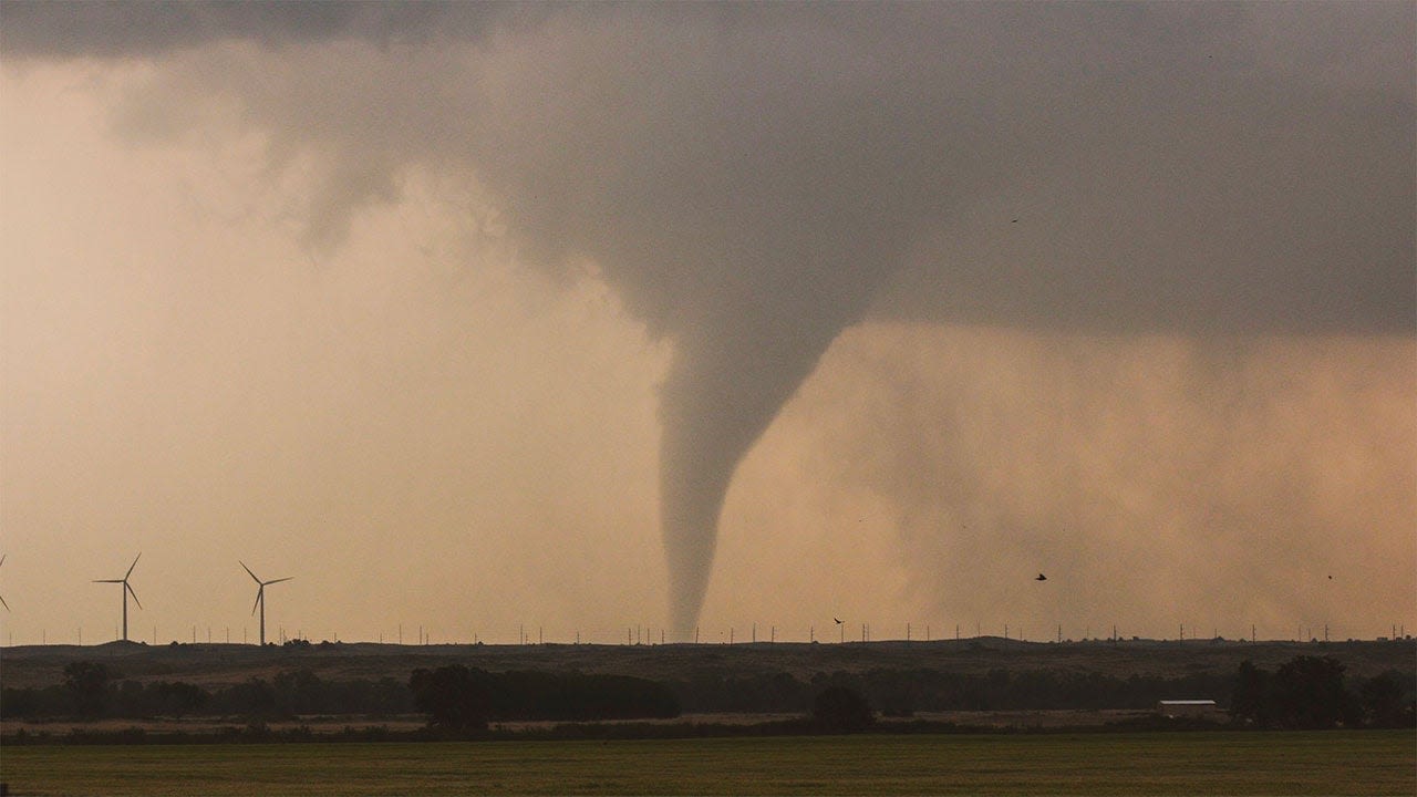 Severe weather outbreak threatens Plains with potential for long-track tornadoes, giant hail beginning Monday