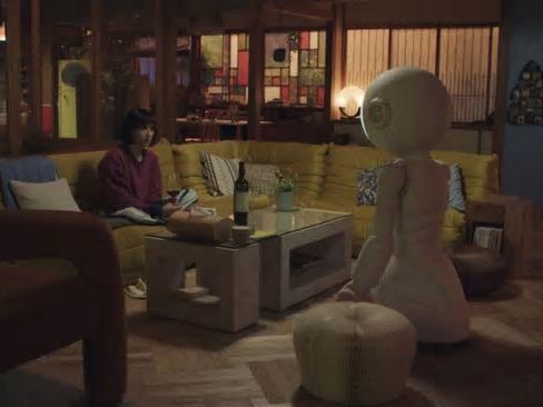 Apple’s new series Sunny pairs Rashida Jones with a mystery-solving robot