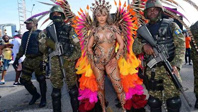 Rihanna deslumbra con su sensual atuendo para el carnaval de Barbados