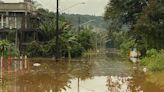 Cidade tem rio 13 m acima do normal: 'Perdi tudo, não quero ir para casa'