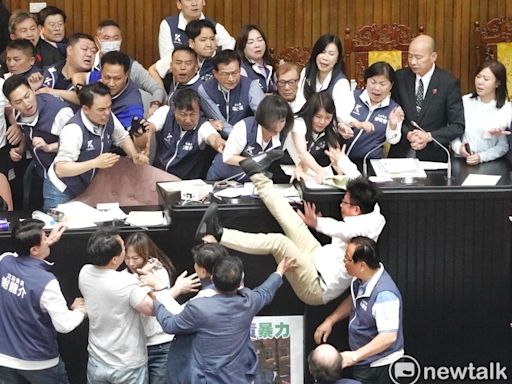 立法院大亂鬥登多家外媒！「喧鬧式民主、國會混亂暴力」形容台灣