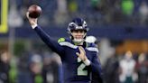 Lock brilla en lunes por la noche y Seahawks siguen con vida