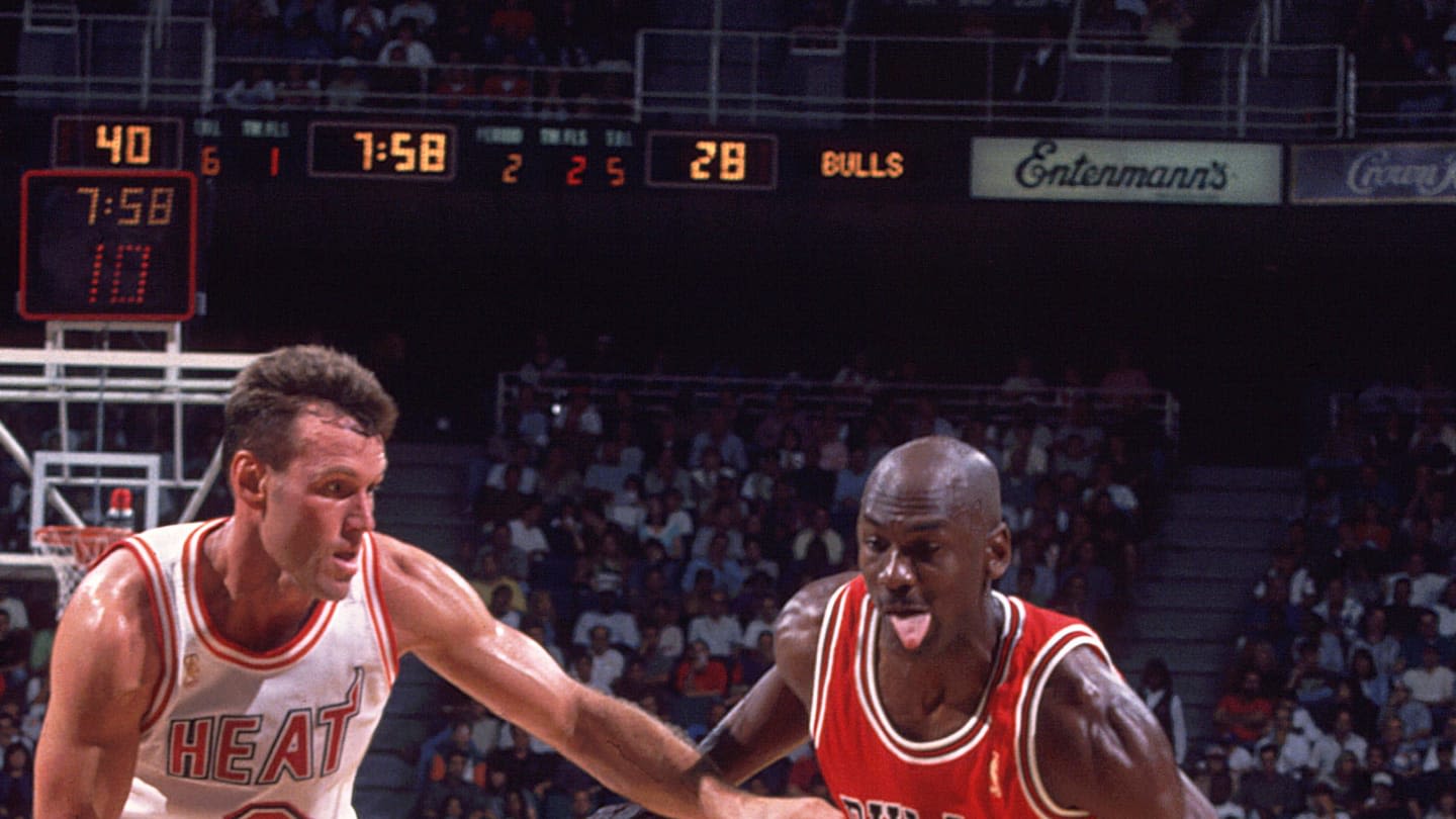 How Alonzo Mourning Elbowing Scottie Pippen Motivated Michael Jordan In 1997 Conference Finals