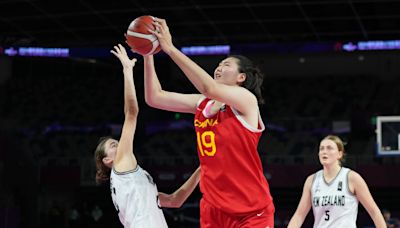 China’s 7-Foot-3 Teen Basketballer Goes Viral