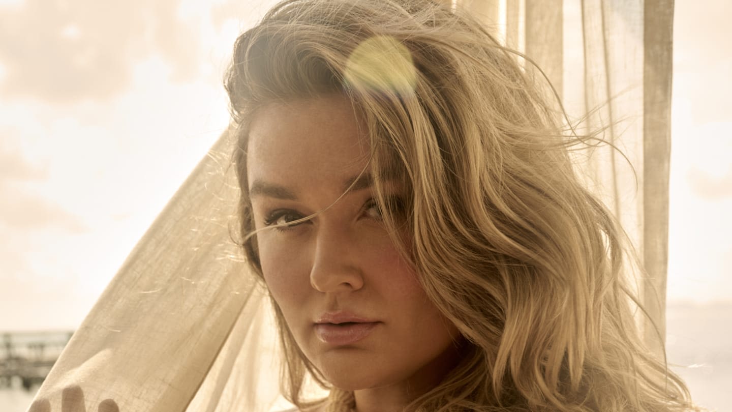 5 Astounding Photos of Hunter McGrady in Mexico