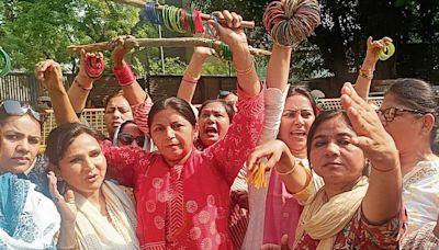 BJP Mahila Morcha protests outside CM’s house over ‘assault on Maliwal’