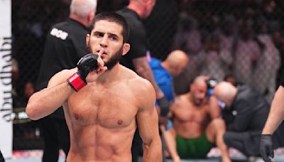 Javier Mendez: Islam Makhachev ‘can do whatever he wants’ against Dustin Poirier at UFC 302
