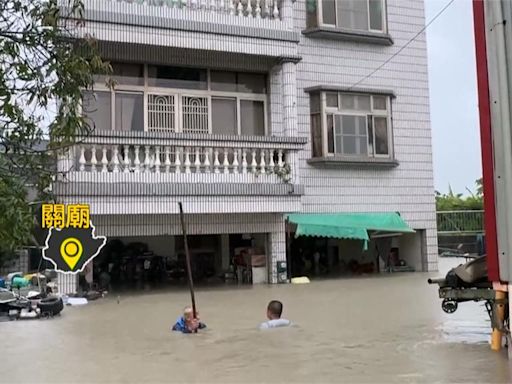 凱米暴雨淹台南 二仁溪暴漲淹水深1米.大人幾乎滅頂