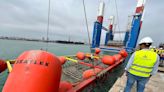 El barco ‘Delta I’ emerge de las profundidades del puerto de Cádiz casi 400 años después de su naufragio