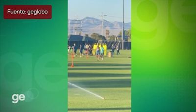 Dorival Júnior y Vinicius platican por separado en el entrenamiento de Brasil - MarcaTV