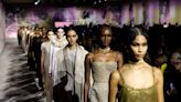 Dior deslumbra com desfile de alta costura inspirado em Josephine Baker em Paris