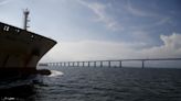 Barcas: saída de porta-aviões americano da Baía de Guanabara pode impactar serviço