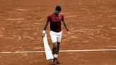 Novak Djokovic se retiró de Roland Garros por lesión en la rodilla derecha