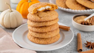 Pumpkin Cheesecake Cookies Are *The* Ultimate Fall Treat