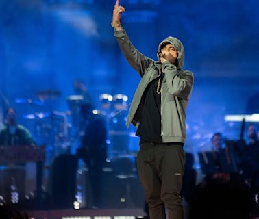 Eminem eyeing No. 1 debut, which would end Taylor Swift's 12-week chart reign