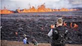 冰島火山裂縫噴湧出大量岩漿 遊客「不聽官方警告」靠近搶拍美照