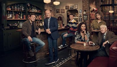 'Frasier' Reboot Begins Season 2 Production, Original Series Regular Returning