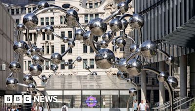 Elizabeth line: Liverpool Street station gets polka dot artwork