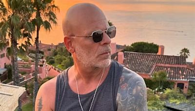 La increíble vida del doble de Bruce Willis: de renegar de su parecido a viajar por el mundo representando al actor